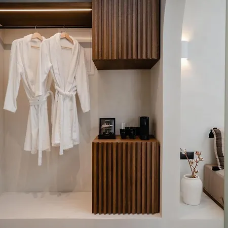 Polis Of Naxos Stylish