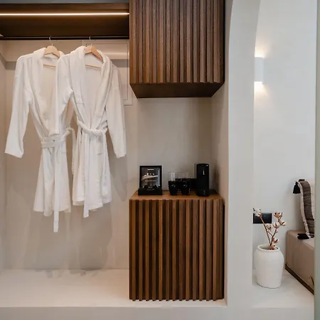 Polis Of Naxos Stylish 4*