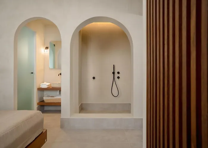 Polis Of Naxos Stylish 4*