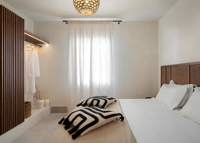 Polis Of Naxos Stylish Naxos City